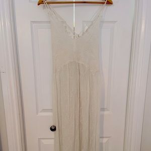 White lace free people dress. Ties in back to adjust. Like new. Size small